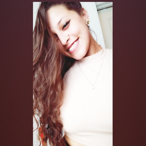 Meet your Posher, Tiana - Picture 2 of 3